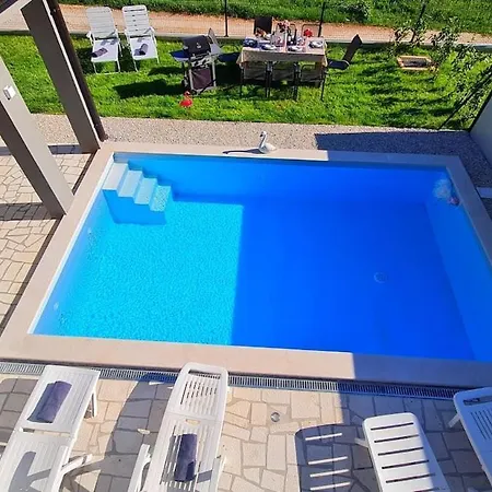 Дом отдыха New Luxury-4 Bedroom House With Private Pool Babici