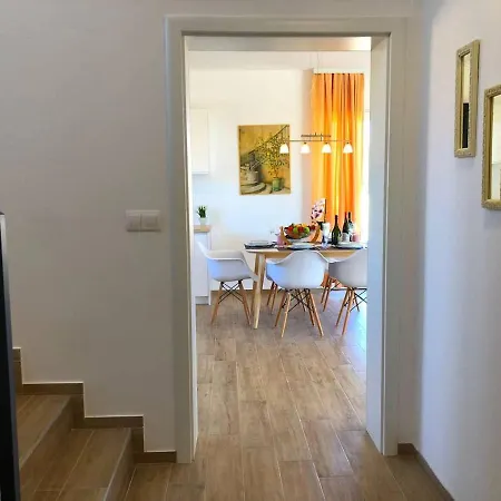 New Luxury-4 Bedroom House With Private Pool * Babici