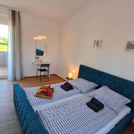 New Luxury-4 Bedroom House With Private Pool * Babici