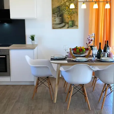 New Luxury-4 Bedroom House With Private Pool *