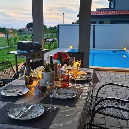 Дом отдыха New Luxury-4 Bedroom House With Private Pool