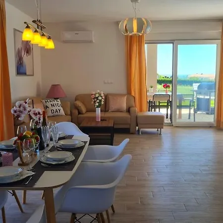 Дом отдыха New Luxury-4 Bedroom House With Private Pool